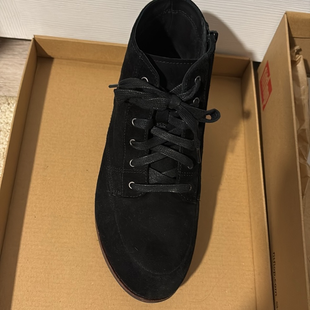 Fitflop Black suede lace up ankle boots - like new - Picture 4 of 5